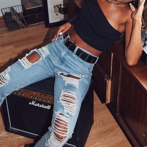 RIPPED MOM JEANS